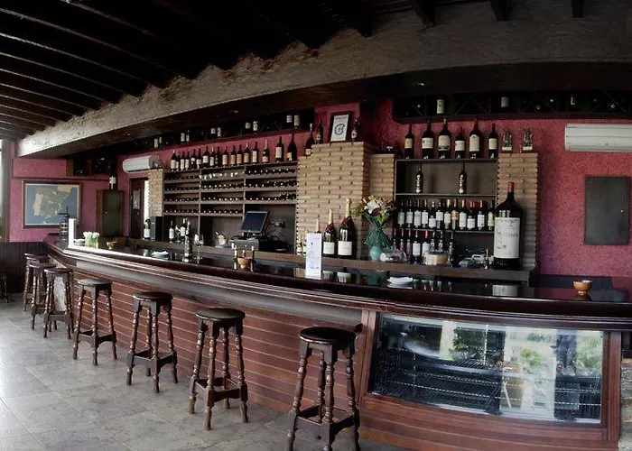 Os Olivos Отель